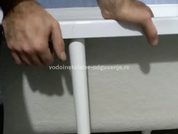 Da li je lako menjati vodokotlić?