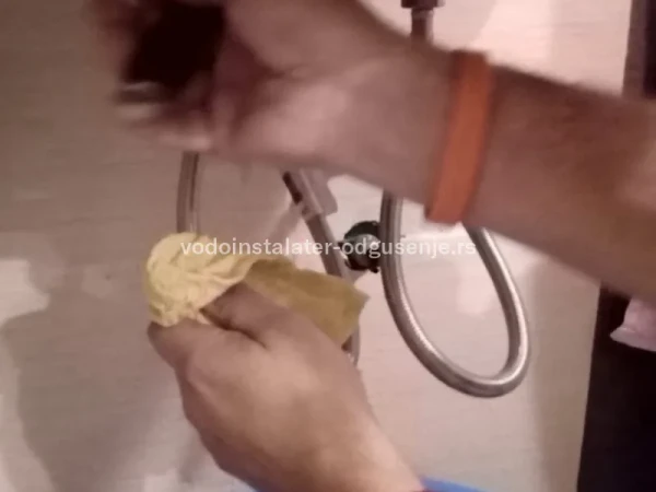 Fleksibilna creva na bojleru