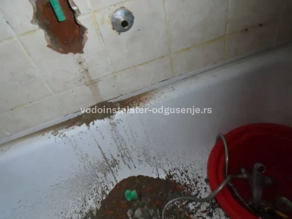 Izmena dotrajalih i starih cevi u zidu