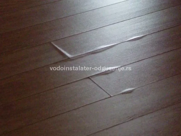 Kad pada kiša voda izlazi ispod laminata u sobi