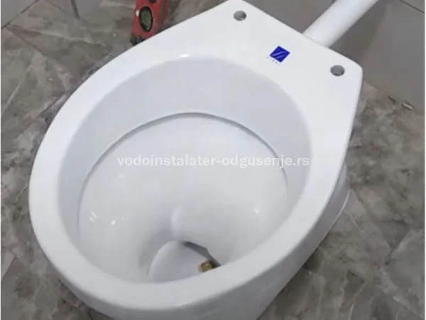 Kada se pusti voda na WC šolji, vraća se voda iz kade