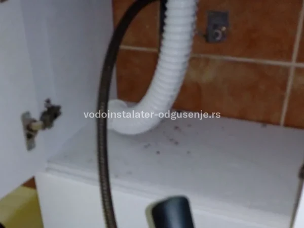 Kako se odgušuje lavabo?