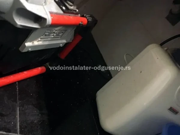 Kazanče u zidu ne pušta vodu