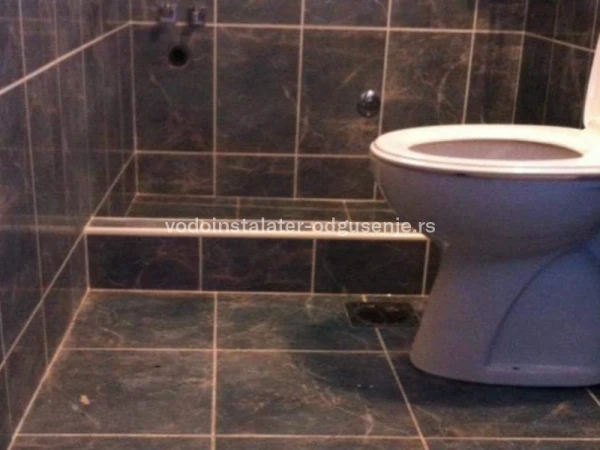 Lepljenje WC šolje silikonom