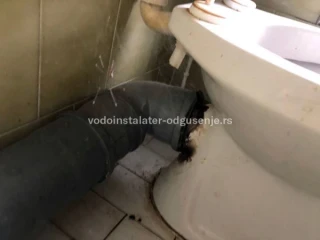 Mašinsko odgušenje kanalizacije Stari Grad