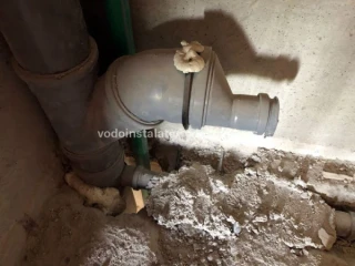 Mašinsko odgušenje kanalizacije Voždovac