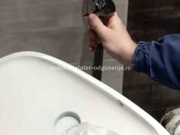 Montaža monobloka sa popravkom odvodne instalacije