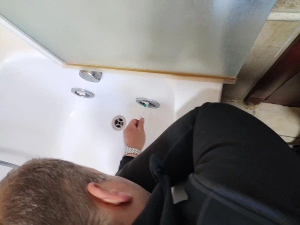 Montaža vrata tuš kabine