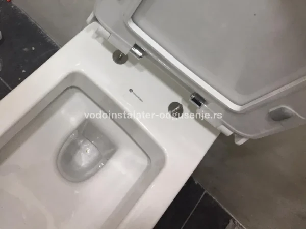 Nameštanje wc šolje u kupatilu
