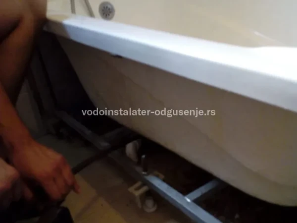 Odgušavanje kade u kupatilu