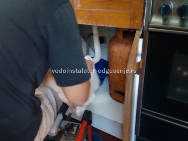 Odgušavanje kuhinjske vertikale u višespratnicama