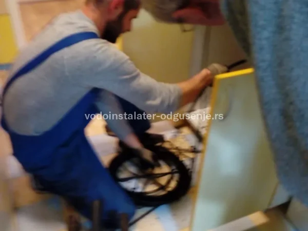 Odgušenje sudopere u kuhinji