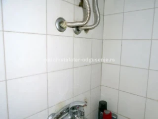 Pločice u kupatilu su se nadule
