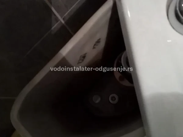 Servisiranje vodokotlića monoblok wc šolje