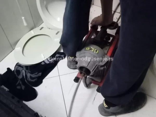 Servisiranje zapušene wc šolje