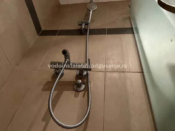 Silikoniranje kompletne tuš kabine