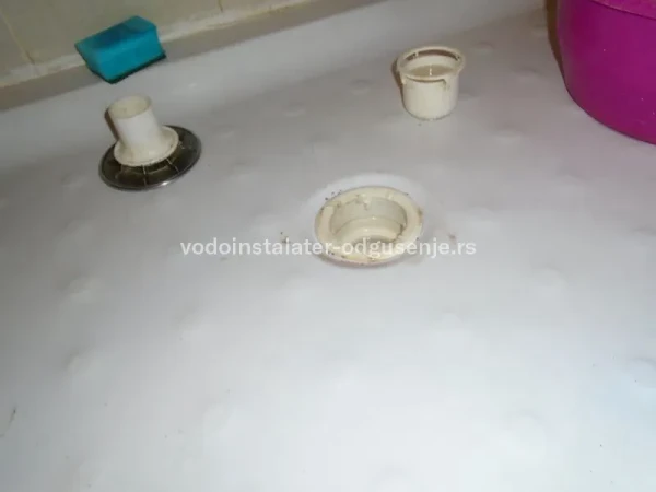 Silikoniranje slivnika za tuš kabinu