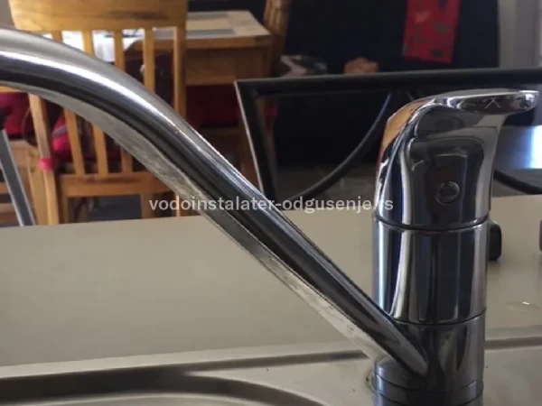 Slab pritisak vode u celoj kući
