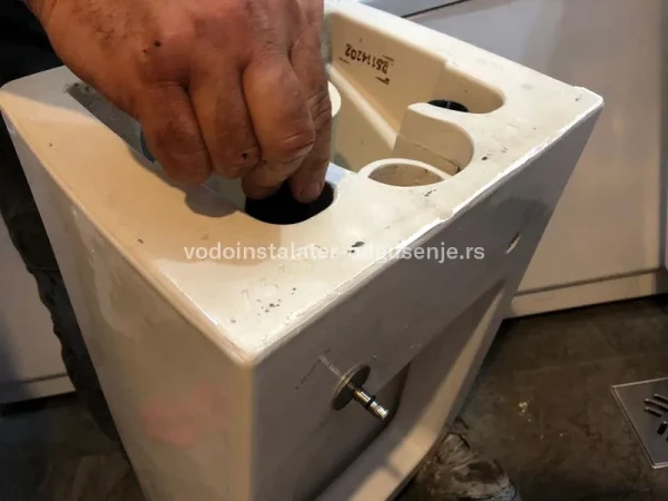 Šta ako je wc šolja napukla?