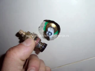 Šta kada voda šiklja kod ventila?