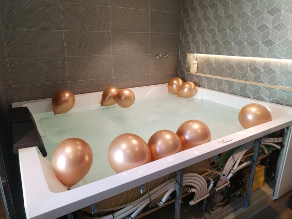 Voda curi ispod kade