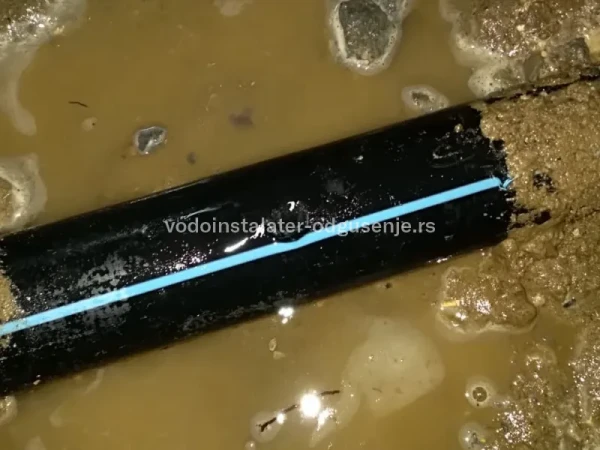 Vodoinstalater plastične cevi