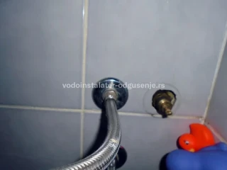 Zamena trule cevi u zidu