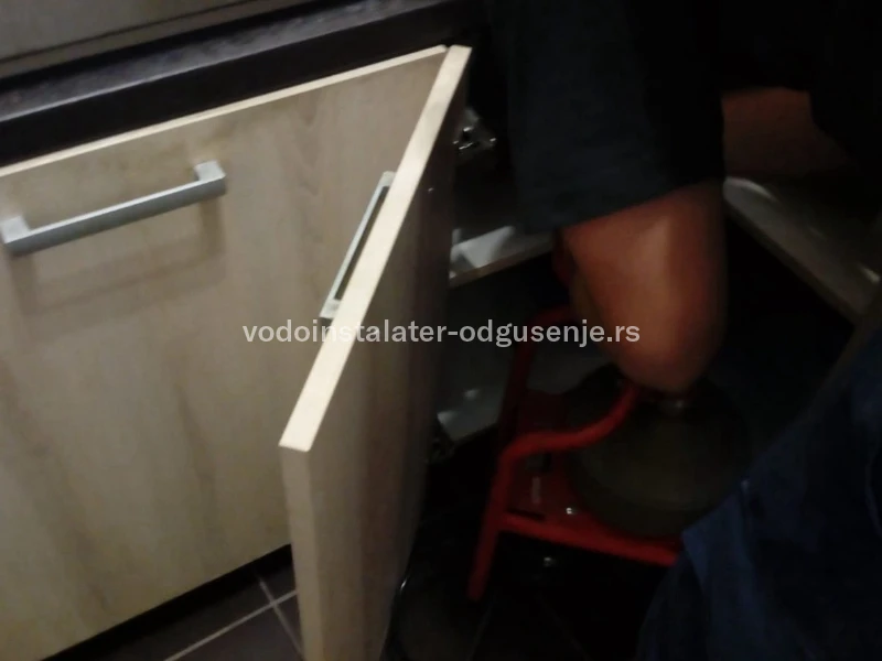 Odgušenje kanalizacije Karaburma 3 2