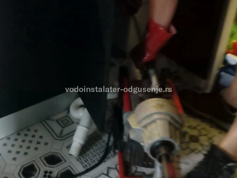 ODGUŠENJE KANALIZACIJE NOVI BEOGRAD FONTANA 4 1