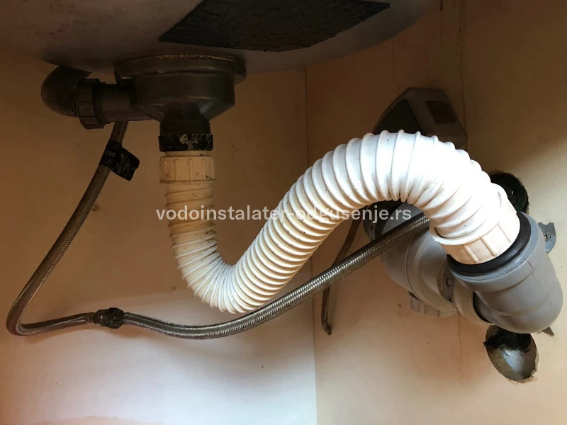 POSTAVLJANJE SIFONA 4