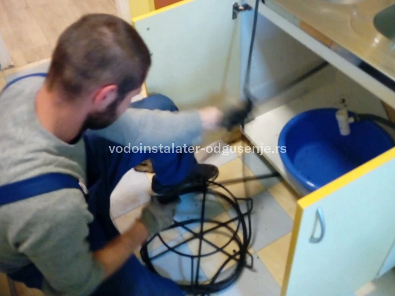 Odgušenje kanalizacije Čukarica 5 2