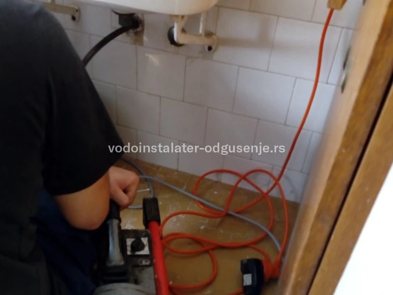 ODGUŠENJE KANALIZACIJE VRAČAR 13 4