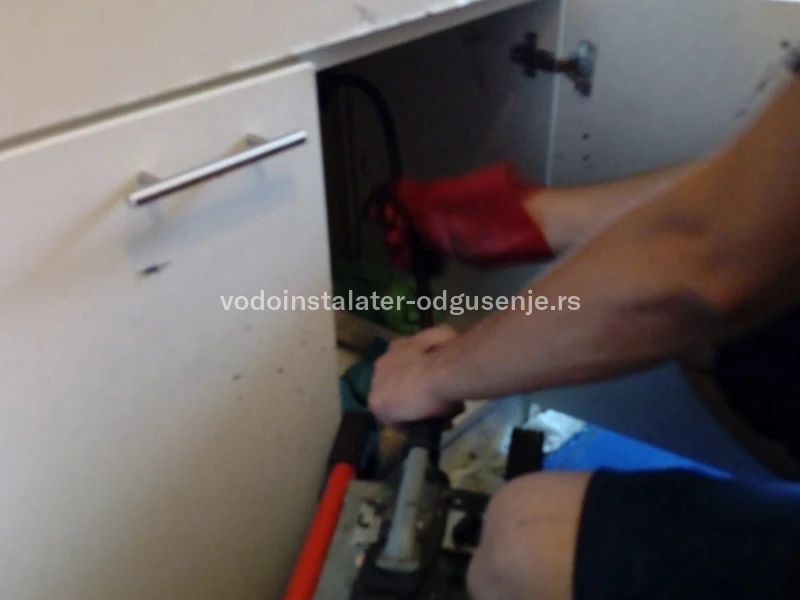 Odgušenje kanalizacije Karaburma 3 1