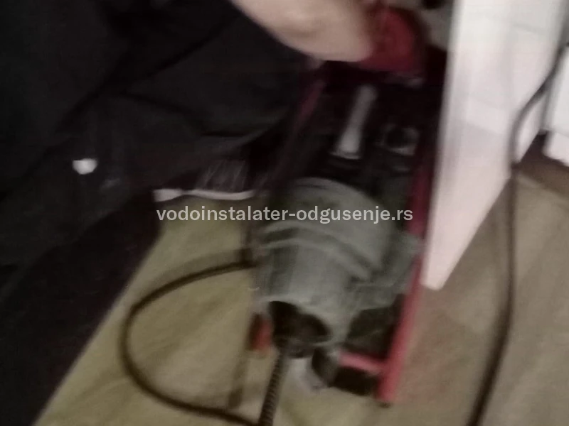 ODGUŠENJE KANALIZACIJE VRAČAR 13 6